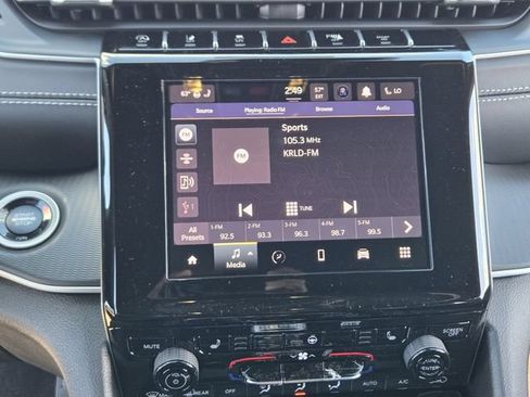New 2025 Jeep Grand Cherokee Altitude AWD/4WD image 11