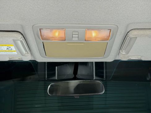 Used 2010 Nissan Frontier SE image 23