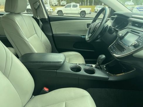 Used 2018 Toyota Avalon XLE Premium image 13