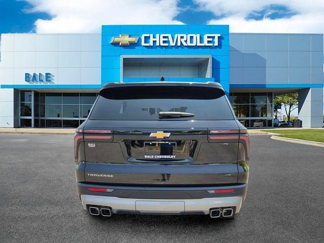 Used 2025 Chevrolet Traverse LT FWD image 4