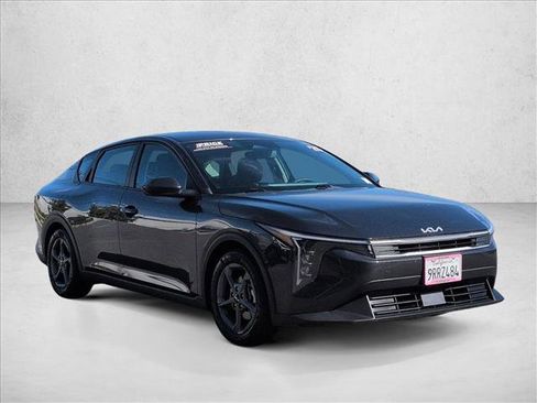 Used 2025 Kia K4 LXS image 3