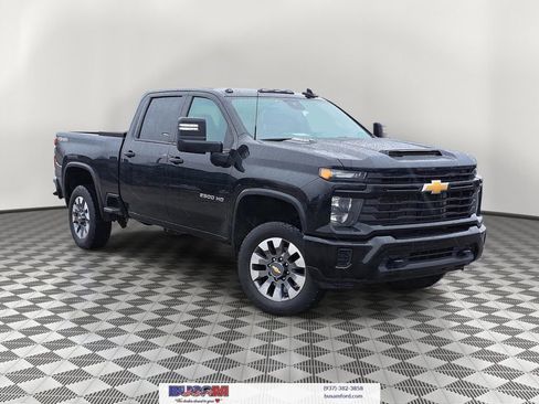 Used 2024 Chevrolet Silverado 2500 Custom w/ Custom Value Package image 1