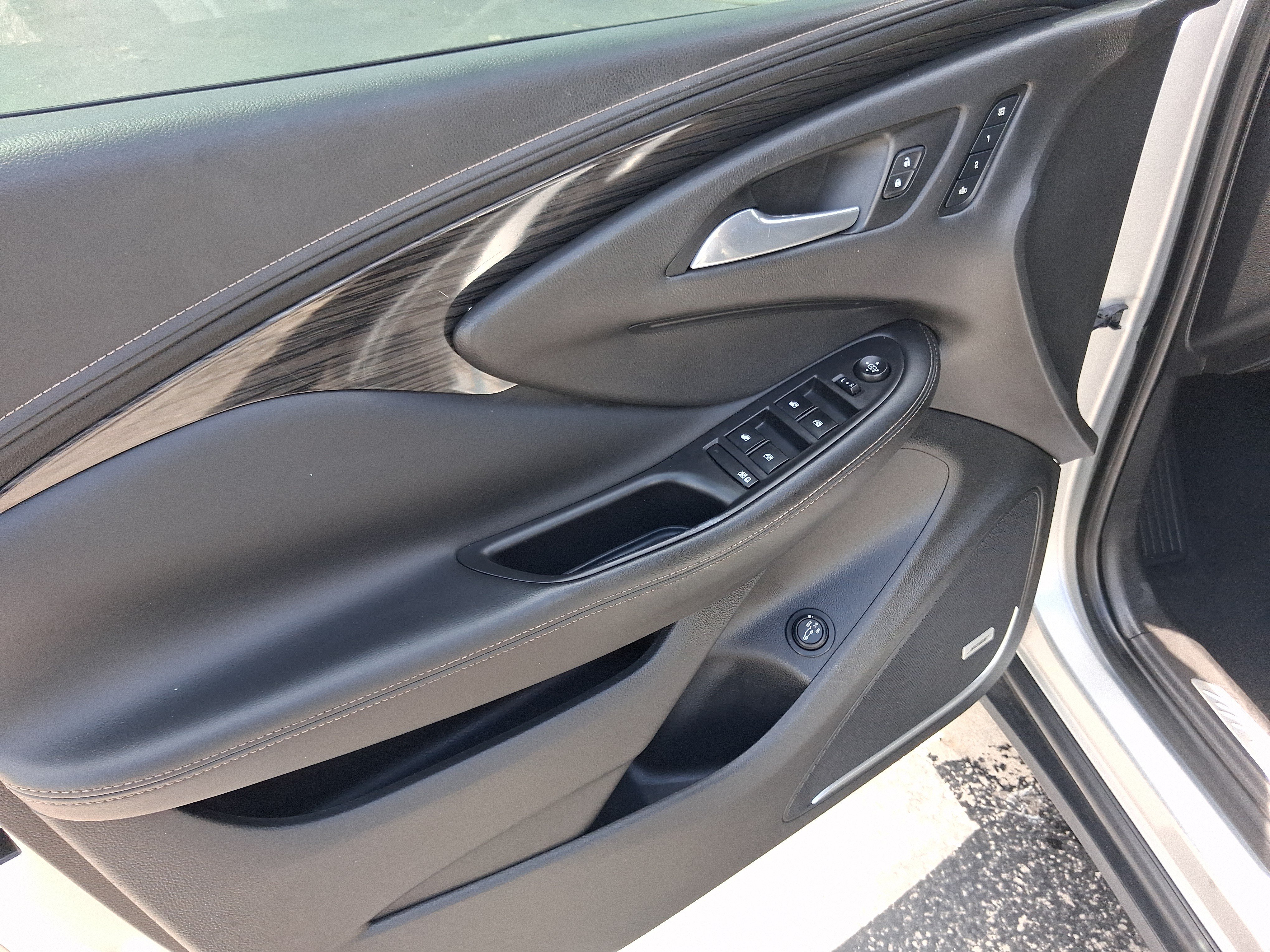 Used 2016 Buick Envision Premium AWD/4WD image 11