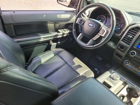 Used 2021 Ford Expedition XLT image 3