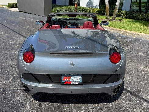 Used 2010 Ferrari California RWD image 24
