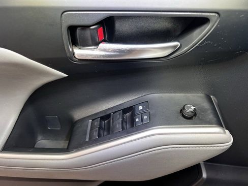 Certified 2021 Toyota Highlander XLE image 20