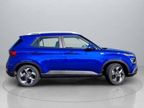 Certified 2025 Hyundai Venue Limited image 9