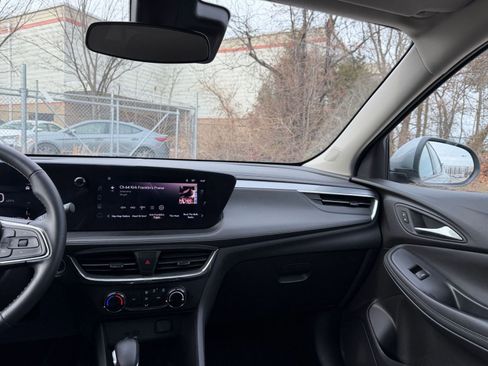 Used 2025 Buick Encore GX Preferred image 33