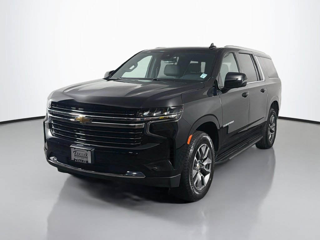 Used 2024 Chevrolet Suburban LT w/ LT Signature Plus Package AWD/4WD image 3