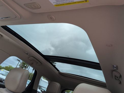 Used 2020 Lincoln Corsair AWD image 17