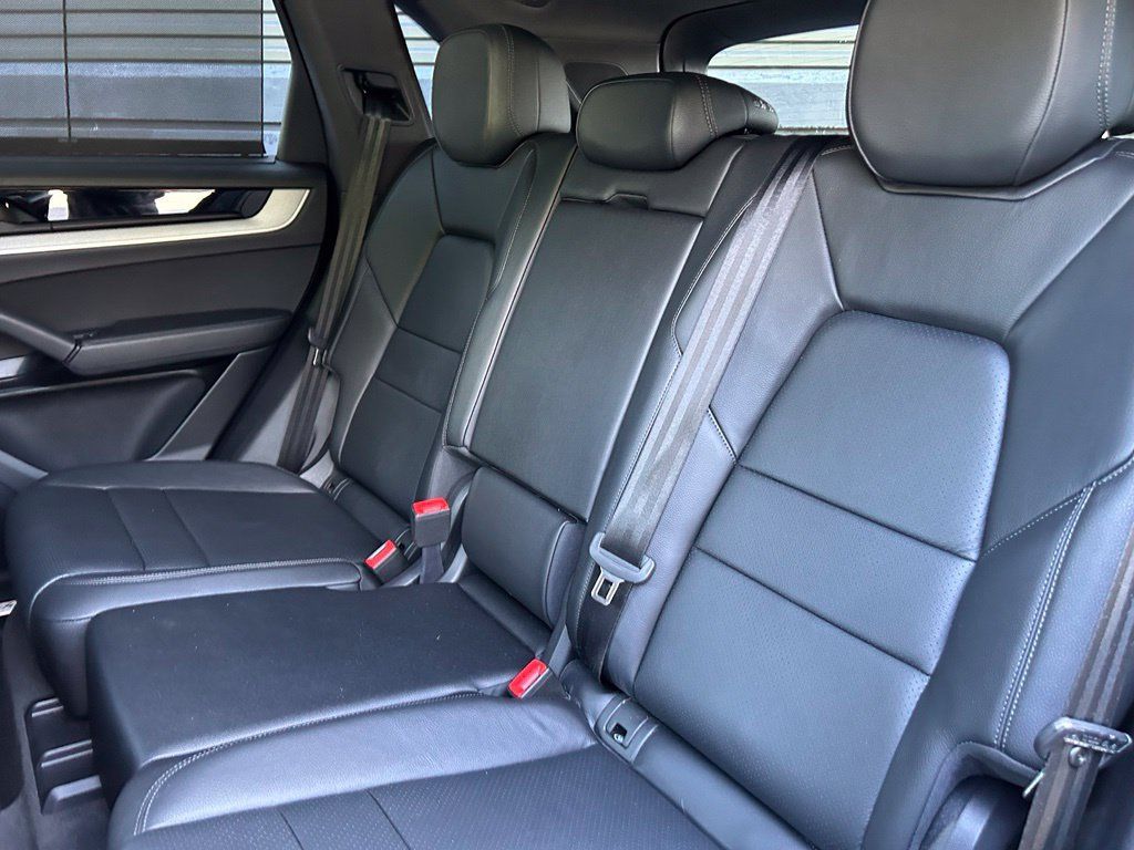 Certified 2025 Porsche Cayenne AWD/4WD image 27