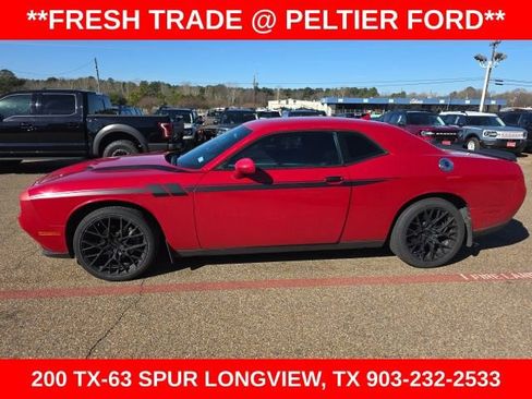 Used 2015 Dodge Challenger SXT w/ Driver Convenience Group image 4