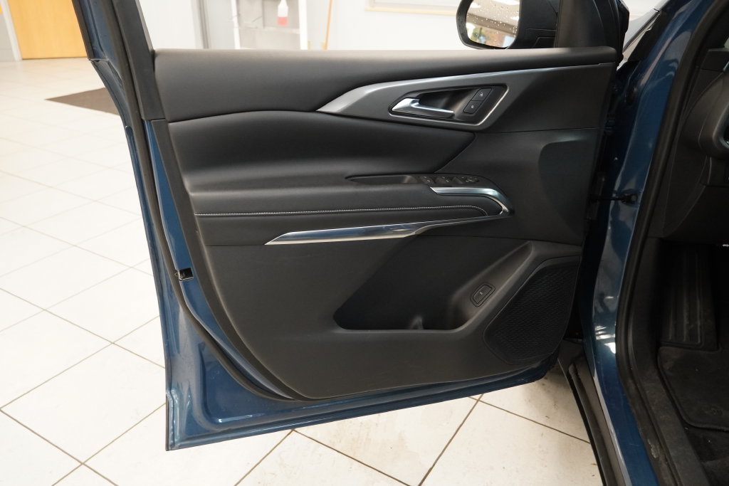Used 2024 Chevrolet Traverse LS w/ Midnight/Sport Edition AWD/4WD image 5