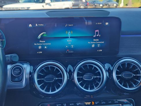 Used 2023 Mercedes-Benz GLB 250 image 25