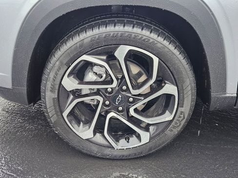 Used 2025 Chevrolet Trax RS w/ Sunroof Package image 41