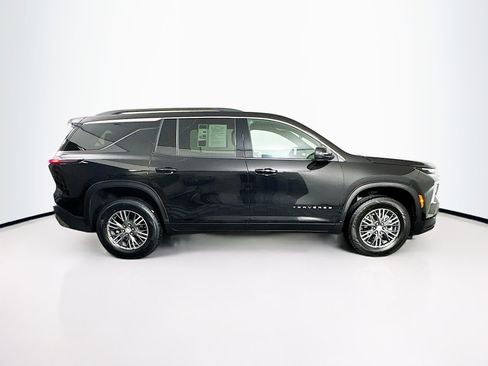 Used 2025 Chevrolet Traverse LT image 10