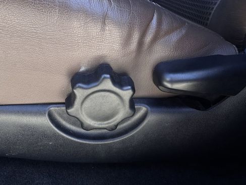 Used 2018 Toyota Tacoma Limited image 28