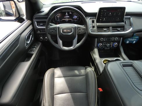 Used 2023 GMC Yukon XL SLT AWD/4WD image 14