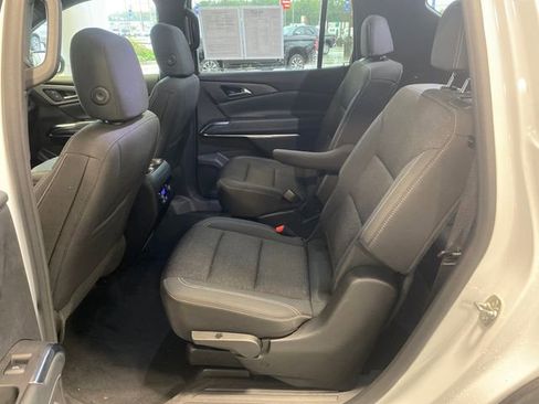 Used 2025 Chevrolet Traverse LT FWD image 30