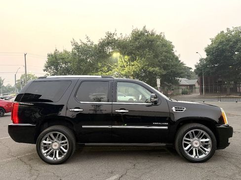 Used 2014 Cadillac Escalade Platinum AWD/4WD image 5