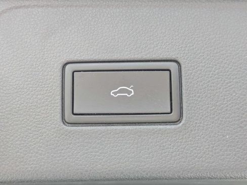 Used 2021 Volkswagen Atlas SE FWD image 14