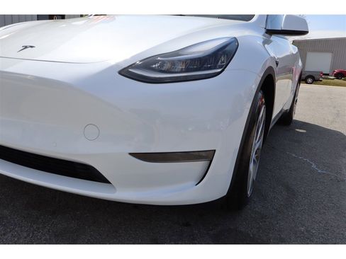 Used 2021 Tesla Model Y Long Range image 9