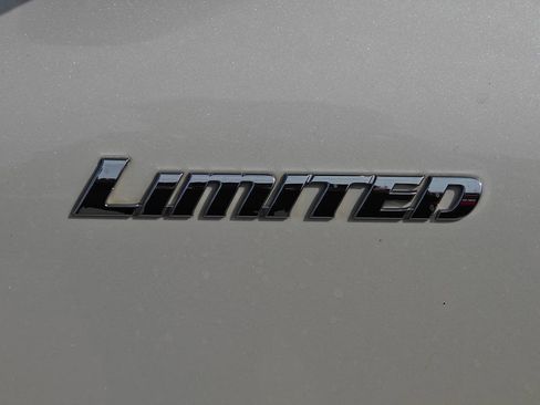 Used 2012 Toyota Highlander Limited FWD image 24