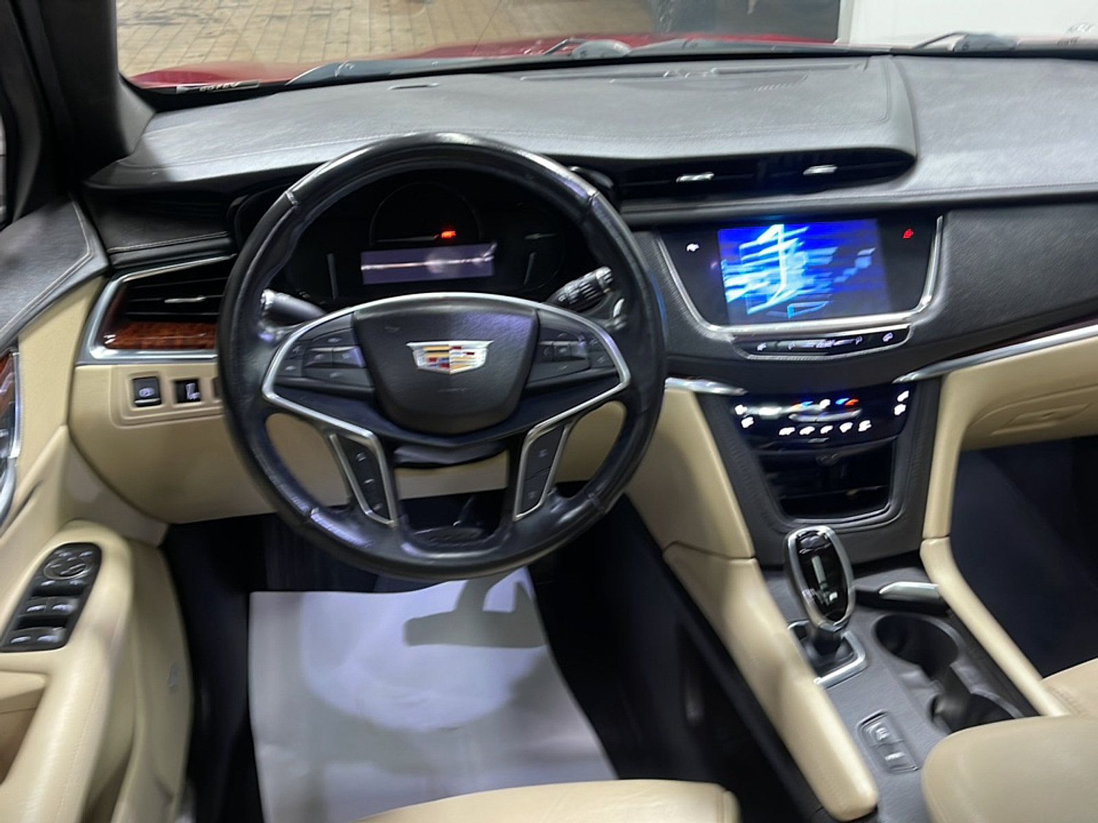 Used 2019 Cadillac XT5 Premium Luxury FWD image 3