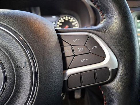 Used 2018 Jeep Renegade Trailhawk w/ Safety & Security Group image 26