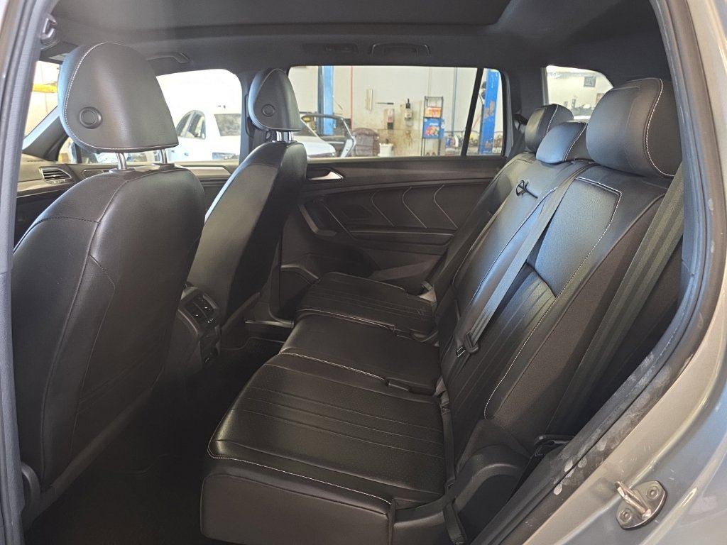 Used 2023 Volkswagen Tiguan SE R-Line FWD image 5