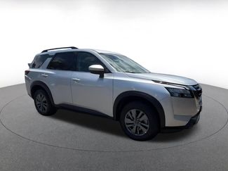 Used 2025 Nissan Pathfinder SV FWD video 2