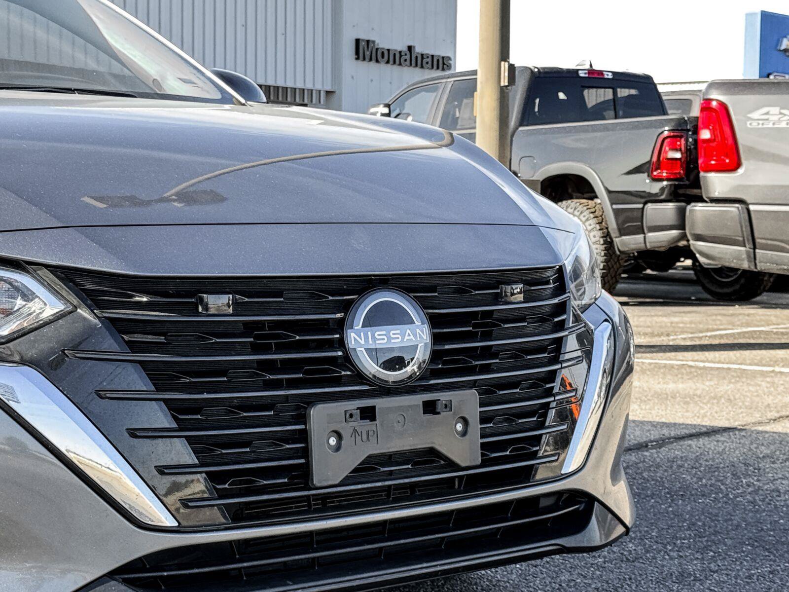 Used 2024 Nissan Sentra SV FWD image 7