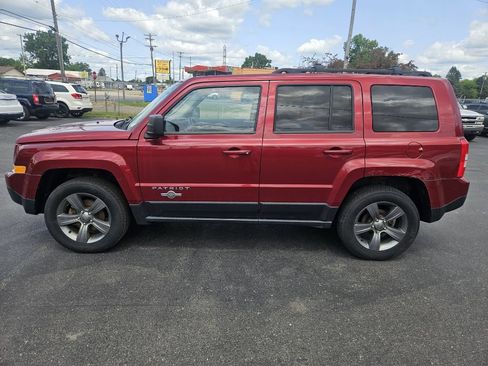 Used 2013 Jeep Patriot Latitude w/ Freedom Edition Pkg AWD/4WD image 5