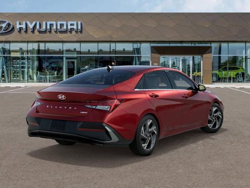 Used 2025 Hyundai Elantra Limited FWD image 4