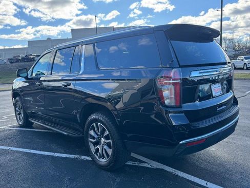 Used 2022 Chevrolet Suburban LT w/ Luxury Package image 5