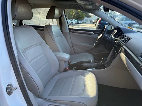 Used 2018 Volkswagen Passat 2.0T SE image 16