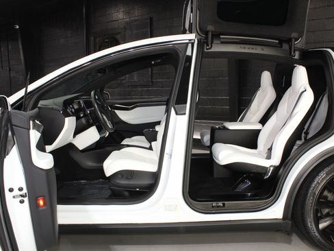 Used 2017 Tesla Model X 100D image 24