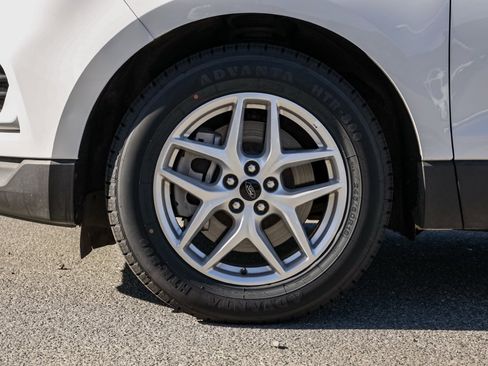 Used 2024 Ford Edge SEL image 11