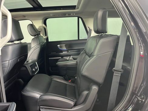 Used 2025 Ford Expedition Platinum AWD/4WD image 29