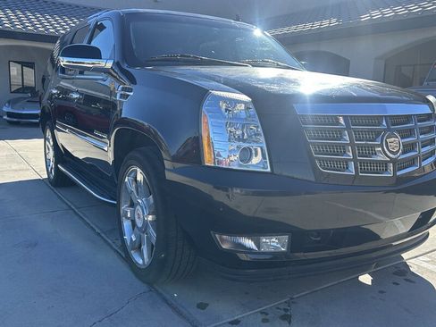 Used 2014 Cadillac Escalade Luxury image 9