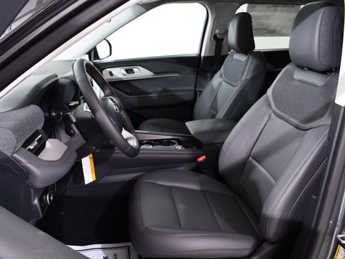 New 2025 Ford Explorer Active w/ Active Comfort Package image 6