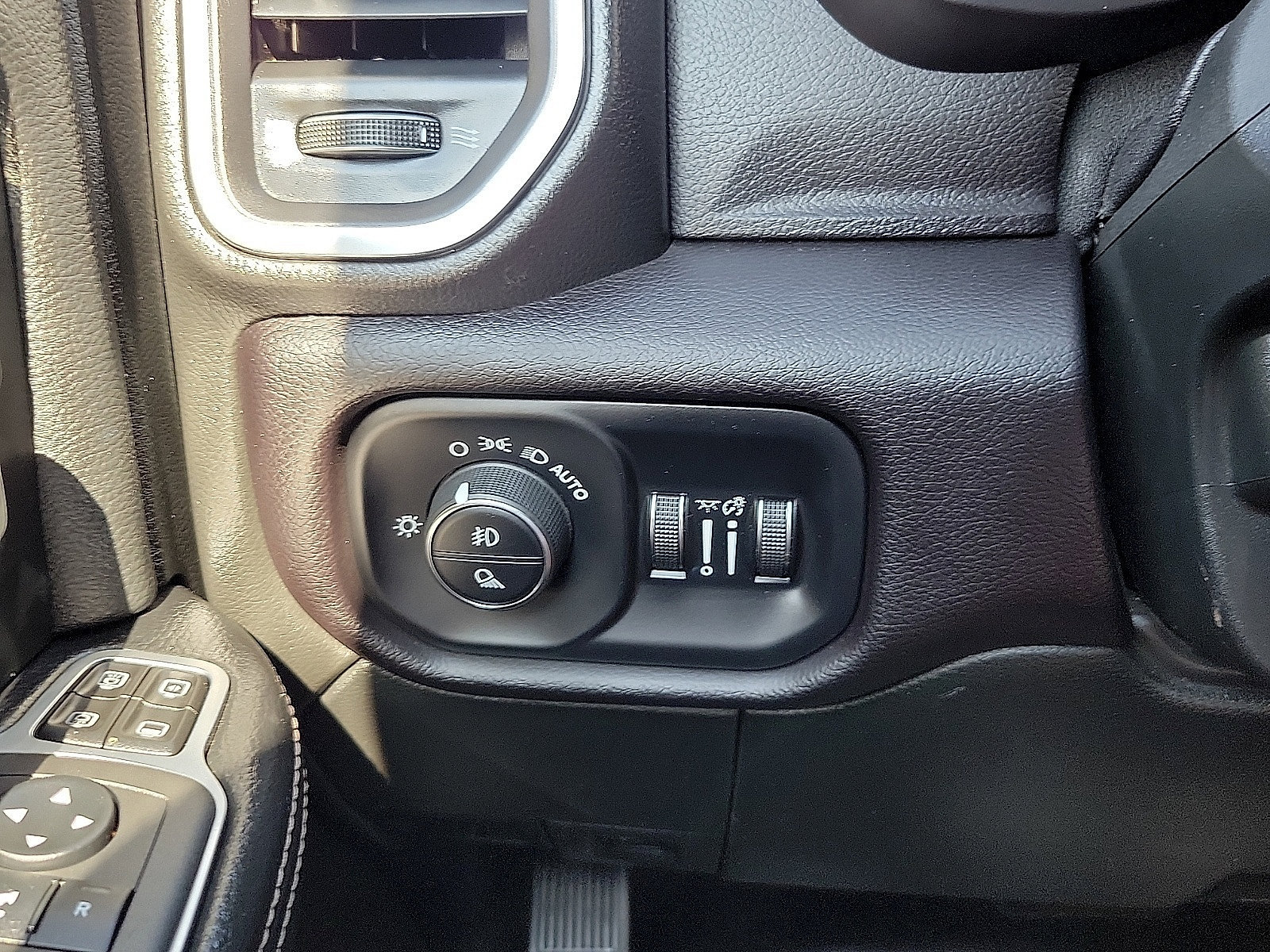 Used 2023 RAM 3500 Laramie AWD/4WD image 14
