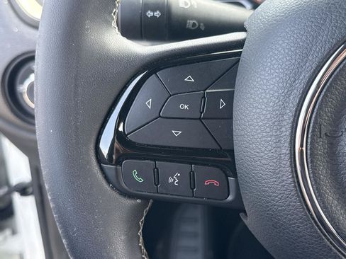 Used 2021 Jeep Renegade Latitude AWD/4WD image 10