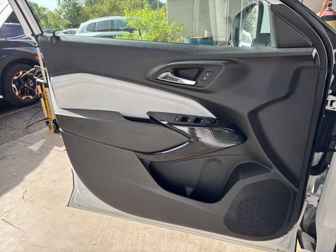 Used 2025 Chevrolet Trax LT FWD image 18