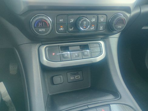 Used 2023 GMC Acadia SLT w/ Elevation Edition image 32