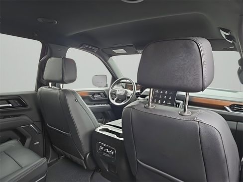 Used 2025 GMC Yukon XL Denali image 18