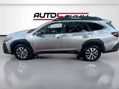 Used 2025 Subaru Outback Premium AWD/4WD image 4