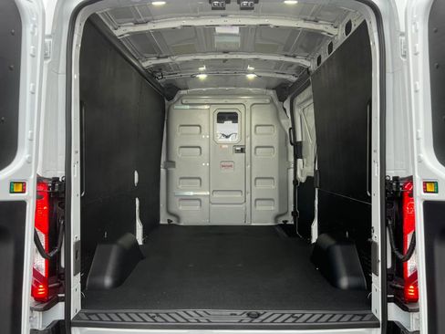 New 2026 Ford Transit 250 148 Medium Roof Extended AWD w/ Exterior Upgrade Package image 4