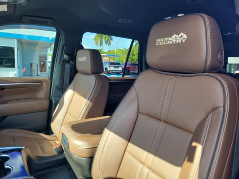 Used 2025 Chevrolet Tahoe High Country RWD image 15