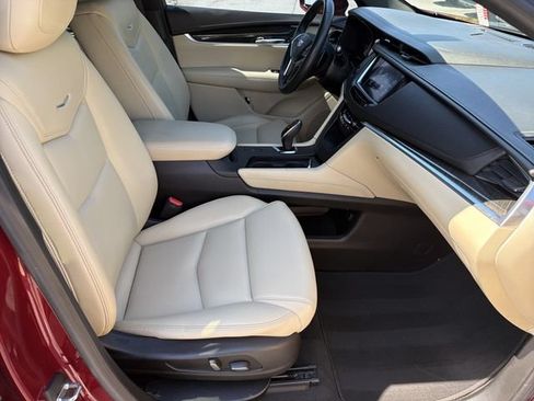 Used 2018 Cadillac XT5 FWD image 15